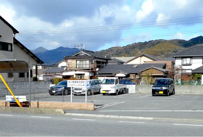 事務所北側駐車場